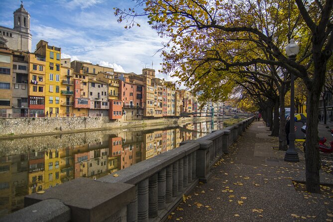 Medieval Castles and Girona Exclusive trip with Catalan Lunch - Montsoriu hike and guided castle visit, with views that do the work