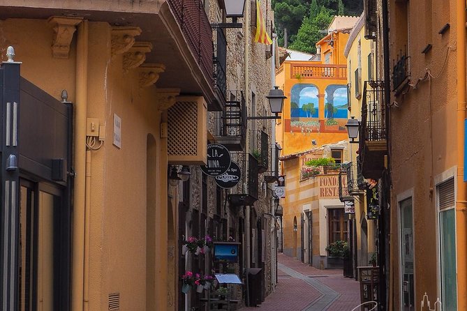 Medieval Costa Brava day-trip from Girona - Breakfast, snacks, and water: the small comforts that save the day