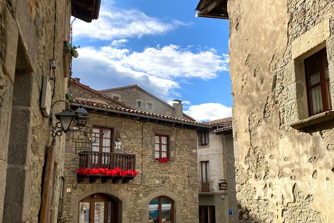 Medieval Towns and Nature Parks Exclusive Trip with Pickup - Leaving Barcelona fast, then slowing down in medieval villages