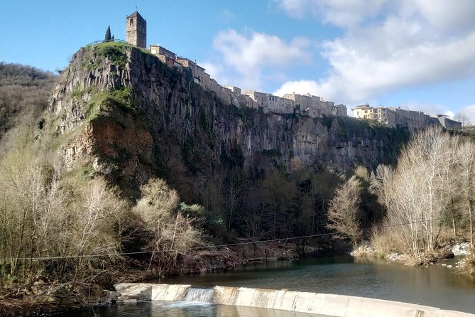 Medieval Villages & La Garrotxa Volcanic Zone Hiking. Small Group Tour - Santa Margarida crater and the Romanesque church stop