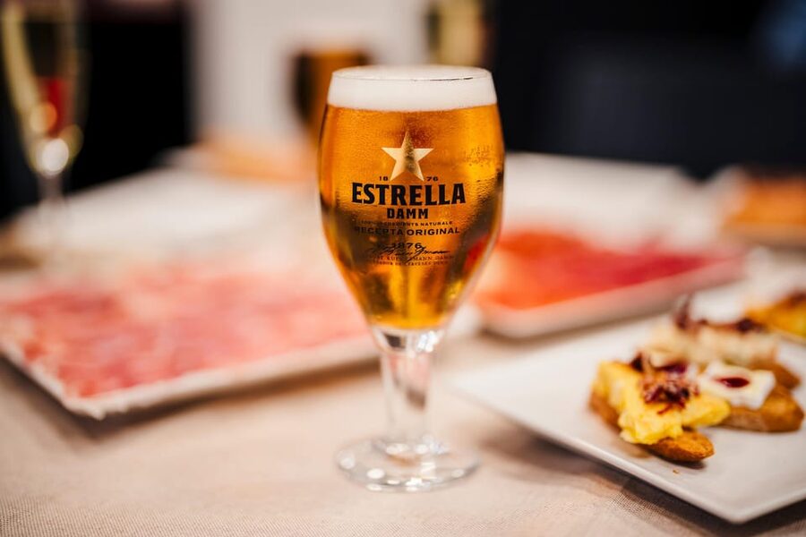 Menu Ibérico - Jamón & Cava near Sagrada Familia - Languages, service style, and what to expect on the ground