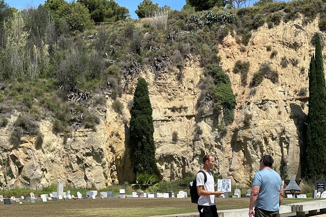 Montjuïc Cemetery Walking Tour – Hidden Art, History & Views - Art lovers: what to look for in the graves and sculpture