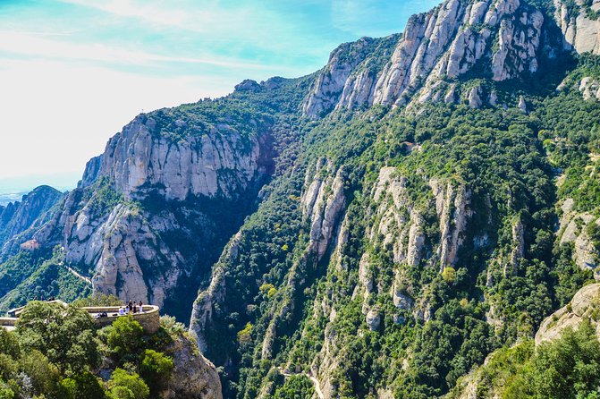 Montserrat 7-hour Private Tour from Barcelona with Lunch - Morning Start: Plaça d’Espanya and the Train Up to Monistrol