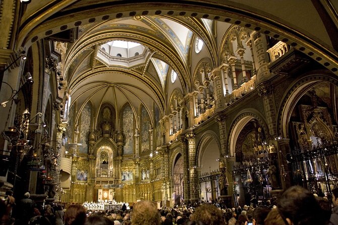 Montserrat Complete Guided Tour & The Boys Choir's Performance - Monistrol de Montserrat to the top by rack railway