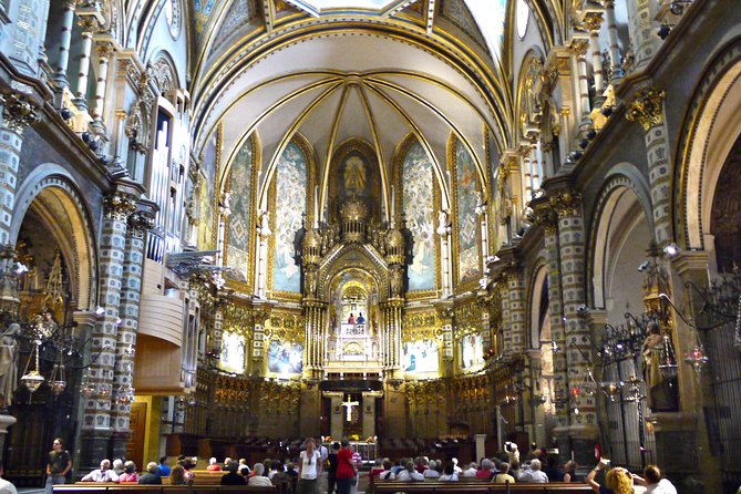 Montserrat Guided Tour with Cogwheel or Cable Car & Black Madonna - Getting From Barcelona to Montserrat Without the Stress