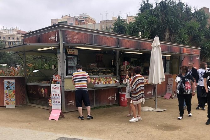 Montserrat Monastery and Sagrada Familia Tour with Liquor Tasting - The morning run from Estació de França, and why you should pack for a day