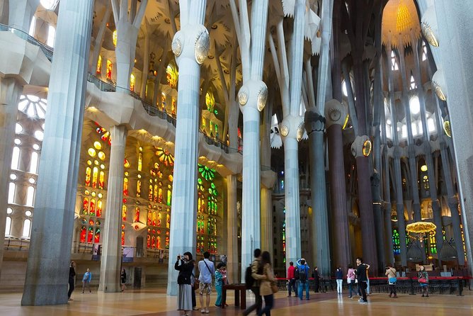 Montserrat Monastery and Sagrada Familia Tour with Liquor Tasting - Pace, language, and the double-description issue