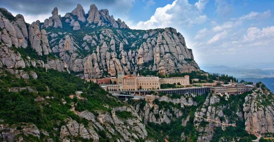 Montserrat: Morning or Afternoon Half-Day Trip with Pickup - Why Montserrat Works as a 5-Hour Escape
