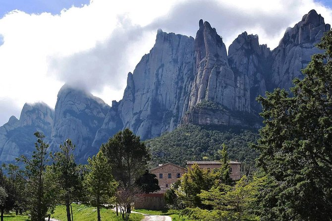 Montserrat,Vineyard, Wine Tasting Small Group Tour & Hotel Pickup - Optional Montserrat Museum for art lovers (and only if you want it)