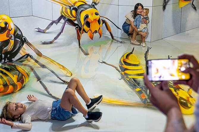Museum of Illusions Guided Tour - Museum walkthrough: 600 meters of 3D paintings (and how to enjoy them)