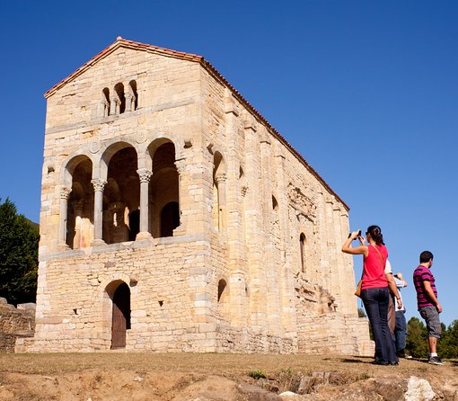 North of Spain & Portugal: 8-day Guided Tour from Barcelona - Day 7: Porto heritage, a guided wine cellar stop, and a Duero cruise option