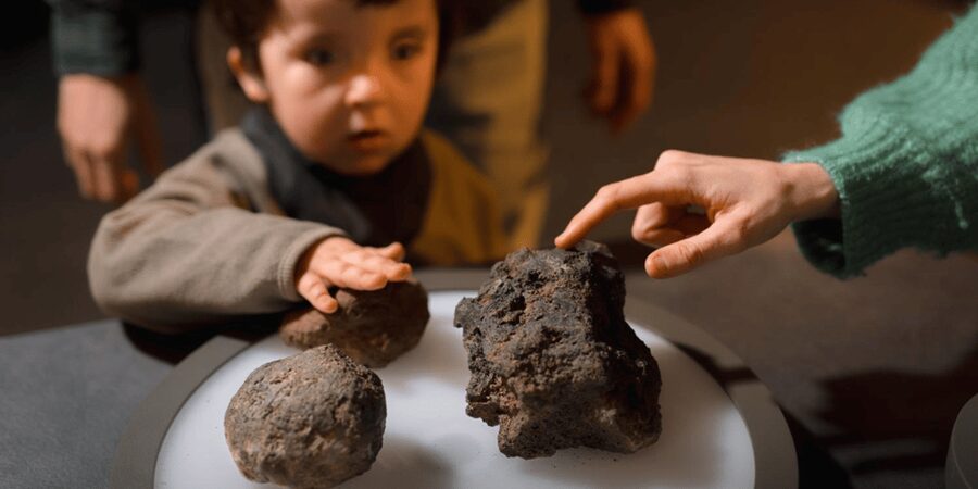Olot: Espai Cràter Volcanology Center Entry Ticket - CRÀTER 360: from ocean depths to Jupiter’s Io