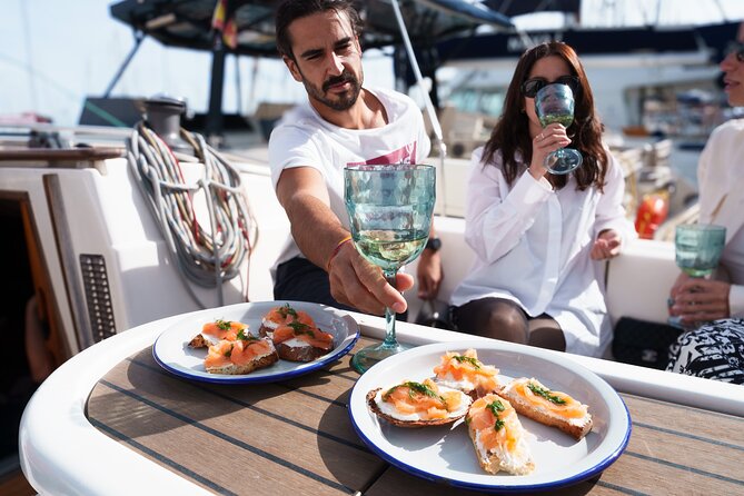 Oyster Odyssey Barcelona's Premier Sailing and Seafood Adventure - Oysters, Cava, and Fine Wine: What Your On-Board Tasting Covers