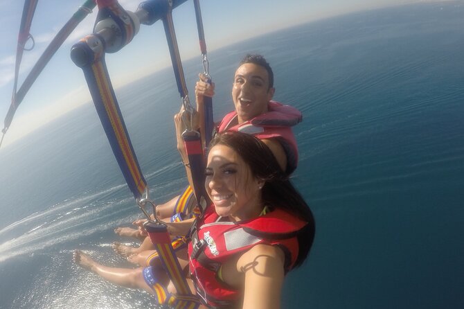 Parasailing Tour en Barcelona - Crew care: friendliness, professionalism, and discreet handling