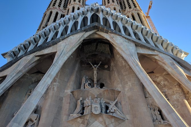 Park Guell and Sagrada Familia, Gaudí's Masterpieces Private Tour - Sagrada Familia finale: skip-the-line for a reason