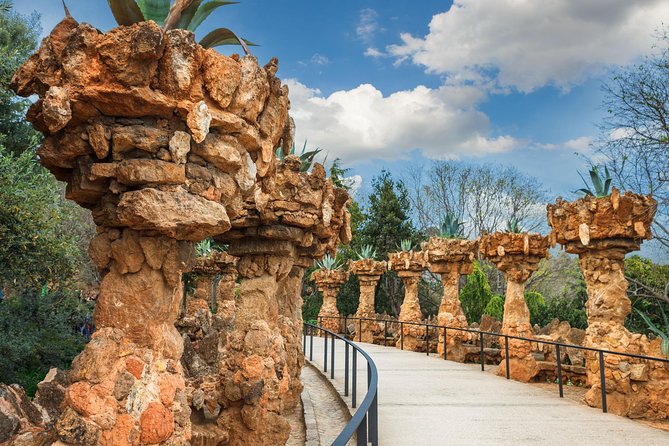 Park Güell and Sagrada Familia Private Tour - Guides, Pacing, and Family-Friendly Moments
