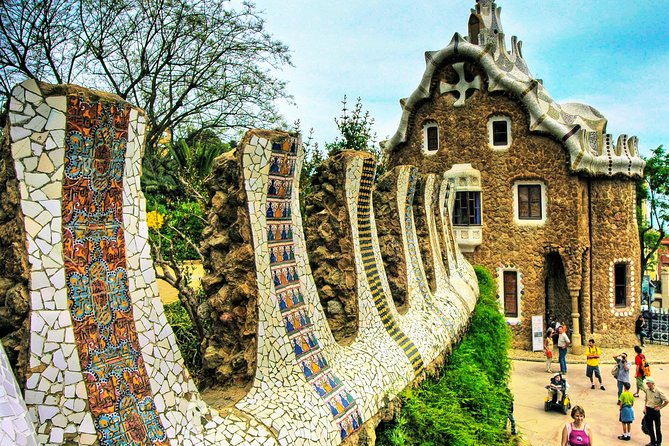 Park Guell and Sagrada Familia Private Tour with Hotel pick-up - Park Güell for an hour: how to see the main ideas without getting exhausted