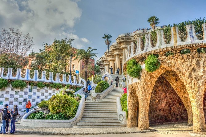 Park Guell and Sagrada Familia Private Tour with Hotel pick-up - Montjuïc viewpoint morning, then a fast pass to the sea