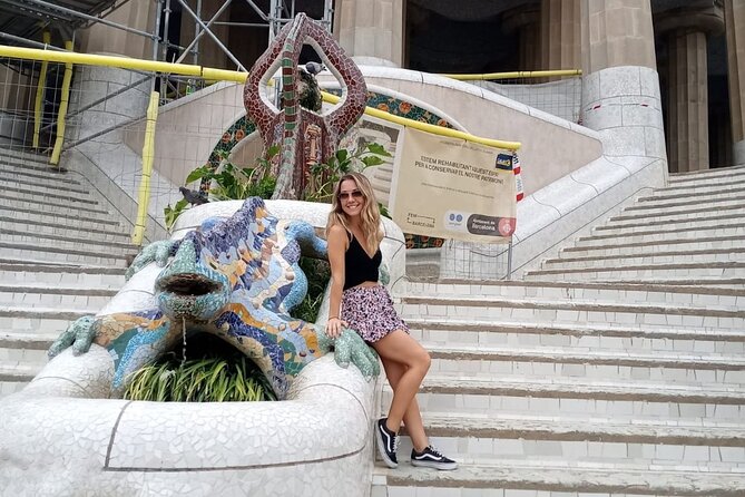 Park Guell and Sagrada Familia Tour in Barcelona - Stop 1: Sagrada Familia, 1 hour 30 minutes of design and symbolism