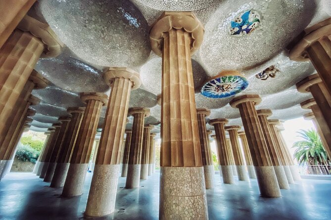 Park Guell Guided Tour in Barcelona with Entry - Guides, pace, and why the small group size matters