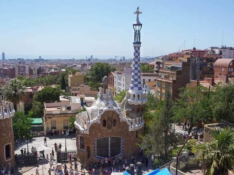 Park Güell: Guided Tour with Optional Gaudí Experience Entry - Optional add-on: Gaudí Experience center (4D, interactive screens, digital models)