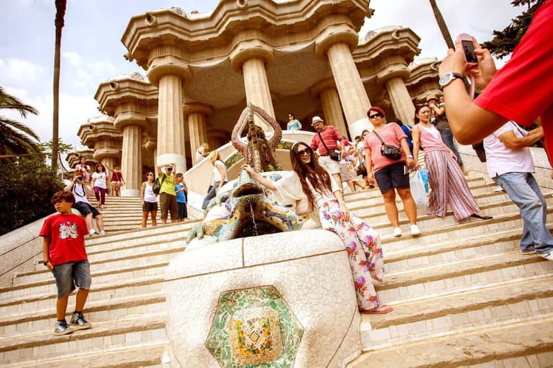 Park Güell: Guided Tour with Optional Gaudí Experience Entry - Meeting point reality check at Gaudí Experience, Carrer de Larrard 41