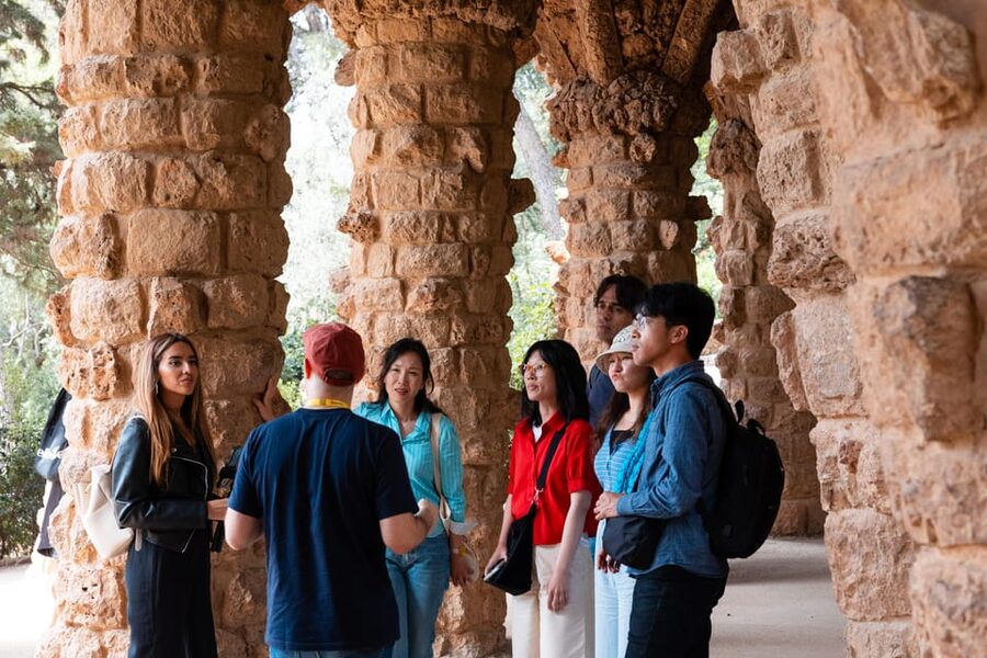Park Güell & Sagrada Familia Tour - The Lunch Break That Resets the Day