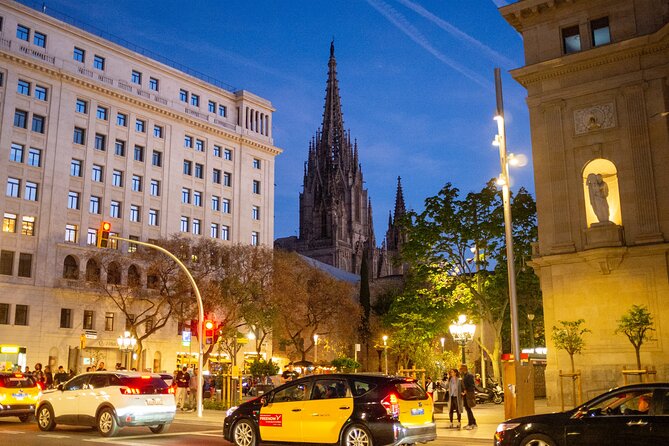 Photo Walking Tour Barcelona Cathedral Gothic Quarter El Born - Barcelona Cathedral and Casa de lArdiaca: gothic shapes, medieval angles