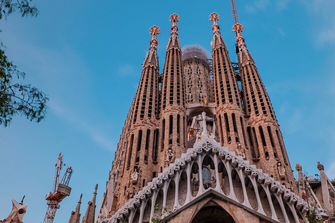 Photo Walking Tour Sagrada Familia and Gaudí in Barcelona - Casa Batlló without entering: angles that make it feel 3D