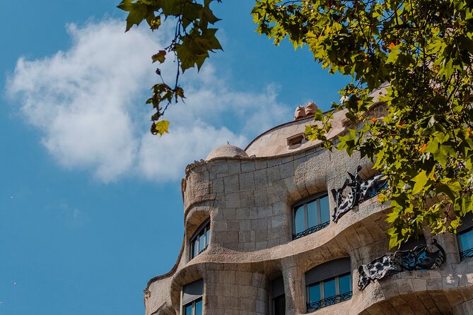 Photo Walking Tour Sagrada Familia and Gaudí in Barcelona - Casa Milà (La Pedrera): photographing details to tell a story