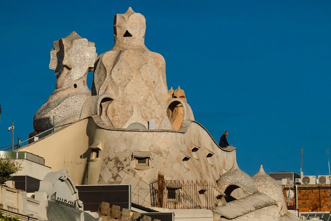 Photo Walking Tour Sagrada Familia and Gaudí in Barcelona - What you do on the walk: a mini photography class in the wild