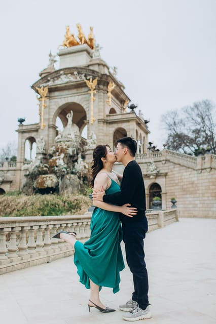 Photographer in Barcelona - Who This Experience Fits Best (Solo, Couples, Vows, and Small Groups)
