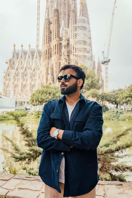 PHOTOSHOOT Sagrada Familia (find me version) - What You Actually Get: 10 to 15 Edited Photos, High Quality