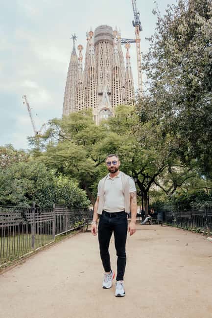 PHOTOSHOOT Sagrada Familia (find me version) - Timing Tips So You Look Your Best in 15 Minutes