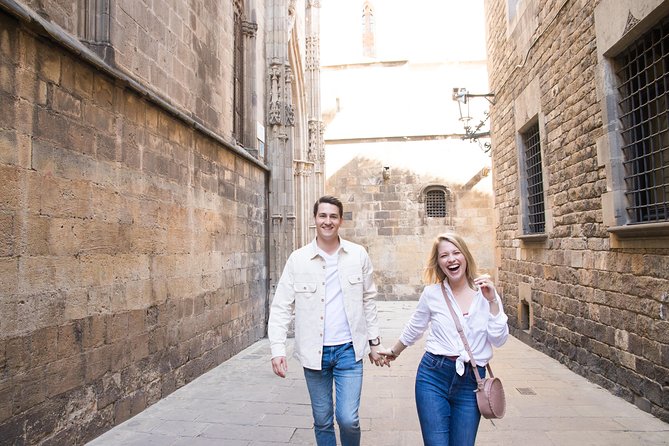 Photoshoot tour in Barcelona Secret Corners - Pont del Bisbe and Plaça d’Isidre Nonell: Quick Stops That Matter