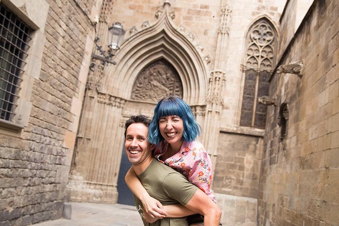 Photoshoot tour in Barcelona Secret Corners - Pro Photographer Direction: What Posing Feels Like in Real Life