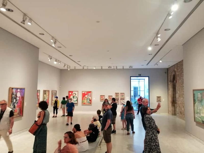Picasso Museum and Walking Tour Plus Wine Tasting Upgrade - Sala Parès and Picasso’s early exhibition routes