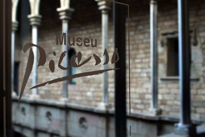 Picasso Museum Guided Tour in Barcelona - Entering the Picasso Museum at Fossar de les Moreres, then walking in calm