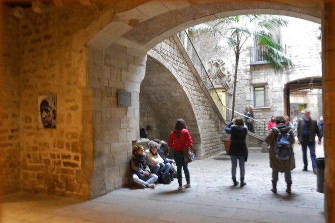 Picasso’s Footsteps: Private Tour & Museum - Real Academia Catalana de Bellas Artes de San Jorge and Escola de Llotja