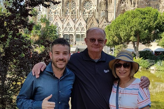 Private 2 Hours Sightseeing Tour in Barcelona - Gothic Quarter (Barri Gòtic): narrow streets in a tight time slot