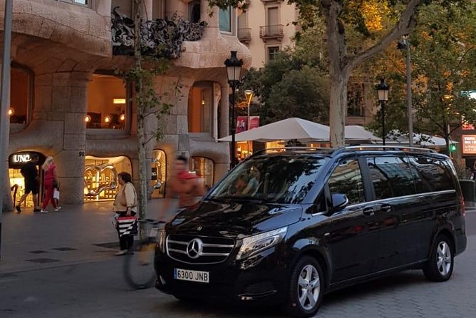 Private 2 Hours Sightseeing Tour in Barcelona - Sagrada Família: photos first, admission optional