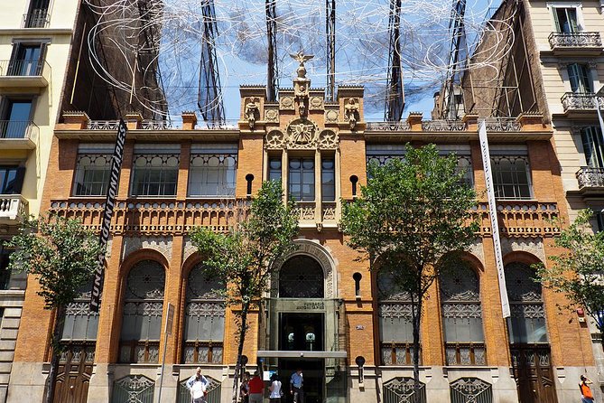 Private 4h Tour Of Camp Nou And Most Emblematic Sites Of Barcelona with pick up - The Camp Nou-to-city transition: Why the route feels smart for only 4 hours