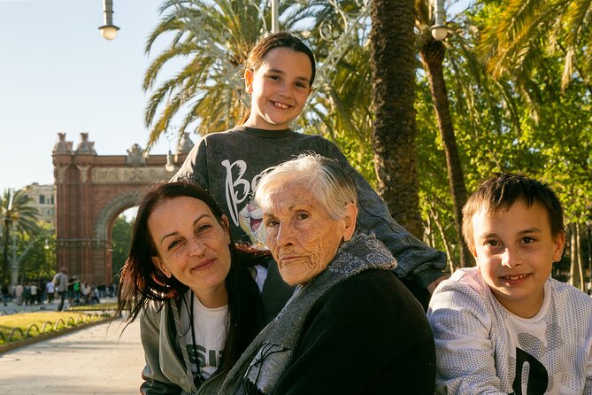 Private and Personalized Photography Adventure in Barcelona - Pose and Outfit Tips That Keep You Looking Natural