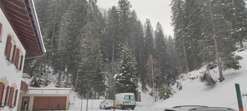 Private Andorra or Pyrinees Ski / Snowboard Tour Day trip - La Molina vs Andorra: How Your Choice Changes the Whole Timeline