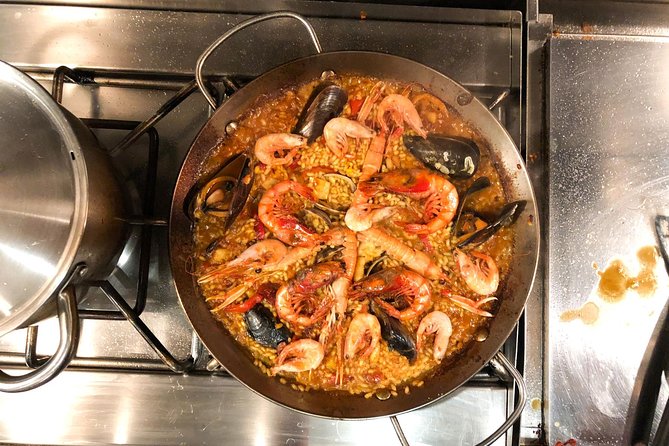 Private Authentic Paella Cooking Class in Barcelona with Josh - Where you meet in Gràcia, and how the studio works