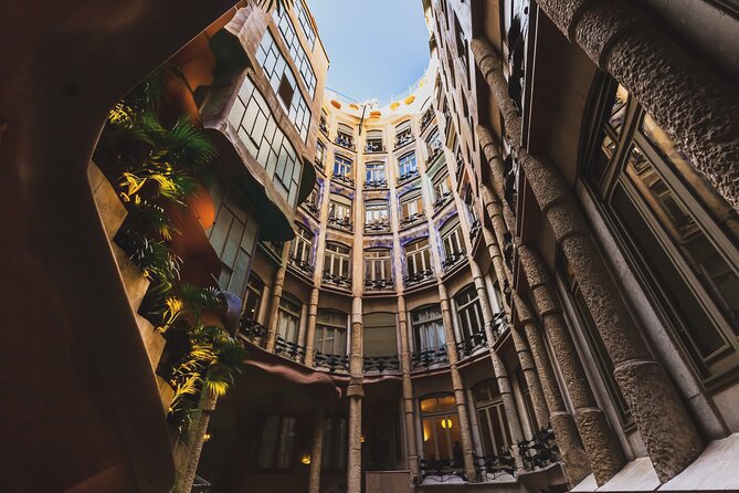 Private Barcelona Bike Tour, Gaudi's Art and Medieval Districts with Local Guide - La Rambla at the End: Five Parts, One Classic Walk