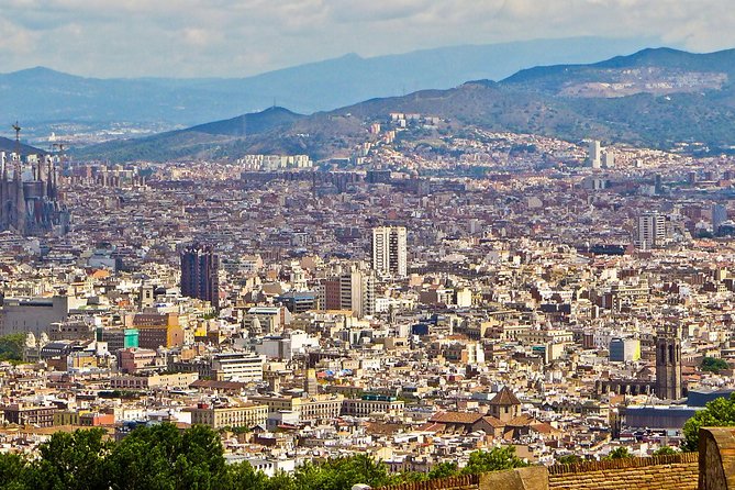 Private Barcelona Half-Day Tour with Local Insights - The Sagrada Familia stop: what you get in 15 minutes