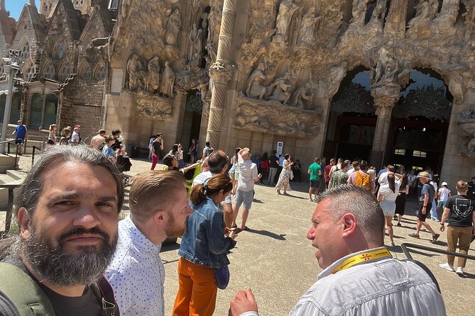 Private Barcelona Highlights: Gothic Sagrada Familia & Park Güell - Montjuïc viewpoints by private car: sculptures, Miramar, and Olympic context