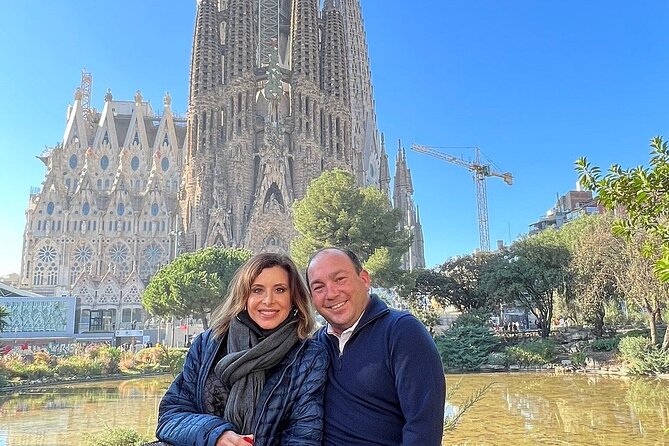 Private Barcelona Highlights: Gothic Sagrada Familia & Park Güell - Park Güell after lunch: public gardens, monumental area, and big-city lungs
