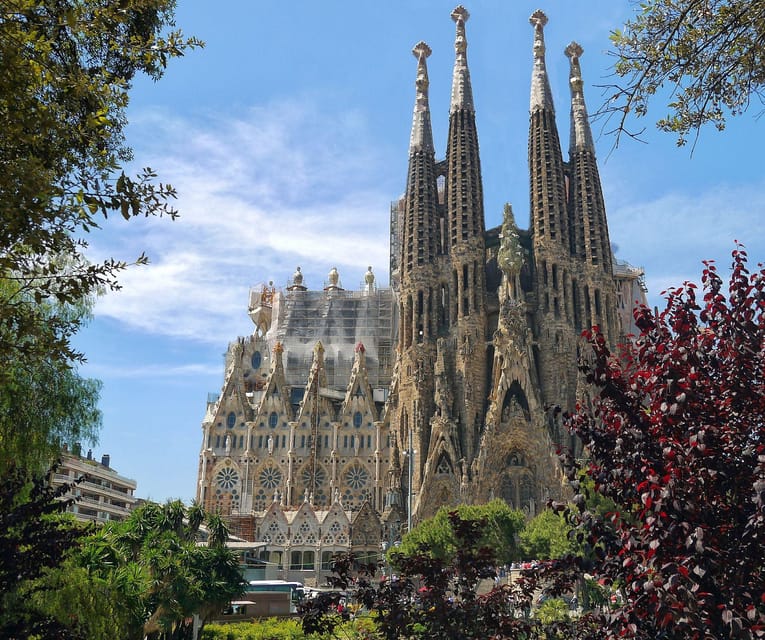 Private Barcelona Highlights Half-Day Tour - Eixample architecture stops: Hospital de Sant Pau and the Gaudí learning curve